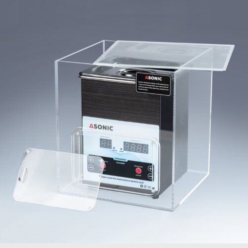 Cutie silențioasă deschisă care conține un aparat de curățare cu ultrasunete ASONIC de 2 litri, conceput pentru a reduce zgomotul în timpul funcționării.