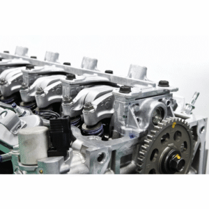 Motor de mașină simbolizând utilizarea curățării cu ultrasunete pentru întreținerea pieselor în industria auto-moto.